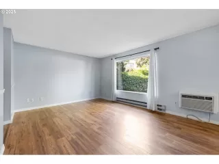 Photo #4: 726501878 Listing