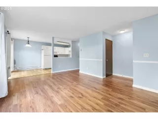 Photo #5: 726501878 Listing