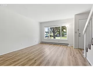 Photo #4: 726540173 Listing