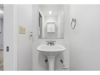 Photo #6: 726540173 Listing
