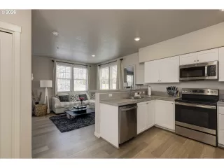 Photo #2: 726868336 Listing 