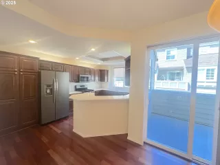 Photo #3: 727405745 Listing