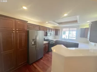 Photo #4: 727405745 Listing