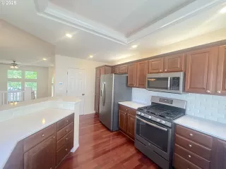 Photo #5: 727405745 Listing