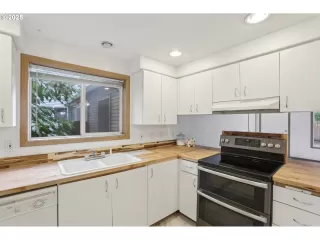 Photo #3: 727440604 Listing