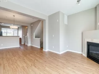 Photo #4: 728374961 Listing 