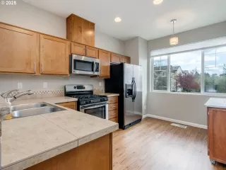 Photo #6: 728374961 Listing 