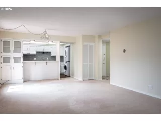 Photo #4: 728389165 Listing 