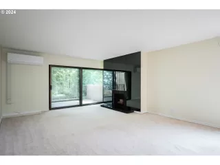 Photo #5: 728389165 Listing 