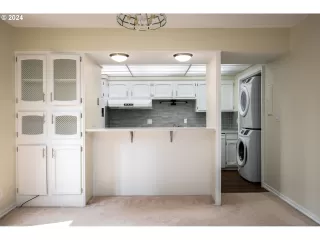 Photo #6: 728389165 Listing 