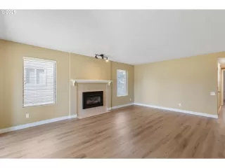 Photo #4: 728434701 Listing