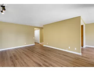 Photo #5: 728434701 Listing