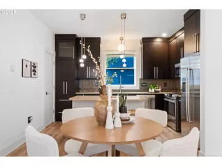 Photo #4: 728485181 Listing