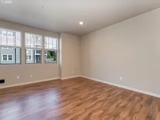 Photo #6: 728720860 Listing