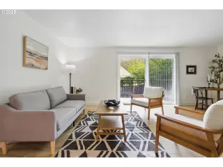 Photo #3: 728992496 Listing