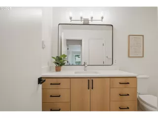 Photo #5: 728992496 Listing