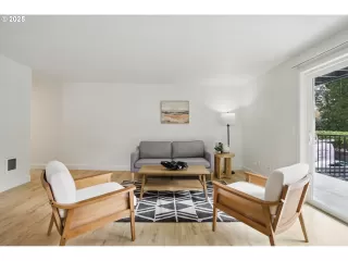 Photo #6: 728992496 Listing