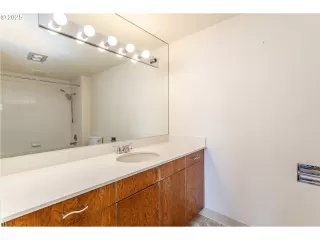 Photo #5: 729004116 Listing