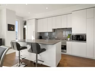 Photo #2: 729137269 Listing