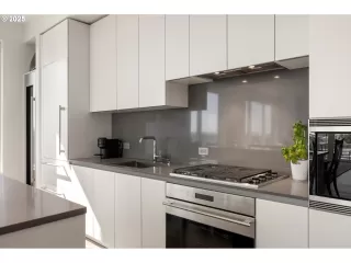 Photo #3: 729137269 Listing