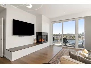 Photo #4: 729137269 Listing