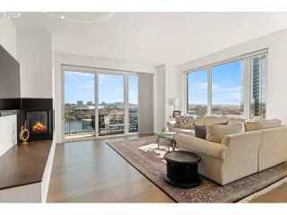 Photo #5: 729137269 Listing