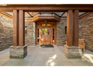 Photo #4: 729159413 Listing