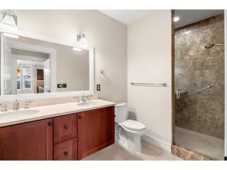 Photo #6: 729159413 Listing