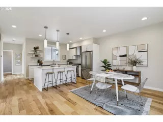 Photo #4: 729613302 Listing