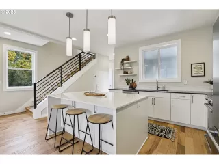 Photo #5: 729613302 Listing