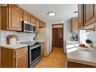 Photo #4: 731310867 Listing