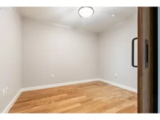 Photo #4: 731964119 Listing