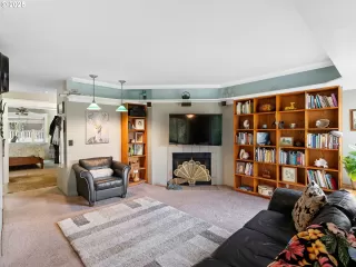 Photo #4: 733622310 Listing