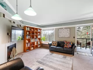 Photo #5: 733622310 Listing