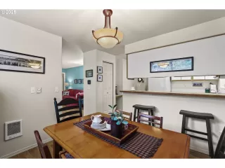 Photo #3: 733825316 Listing