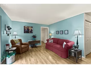 Photo #4: 733825316 Listing