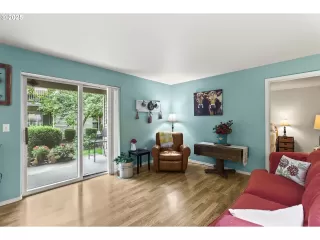 Photo #5: 733825316 Listing