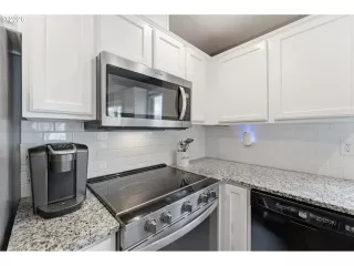 Photo #3: 734251661 Listing 