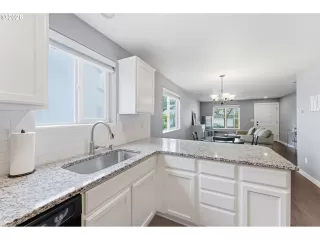 Photo #4: 734251661 Listing 