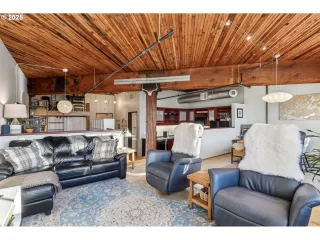 Photo #4: 734808489 Listing 