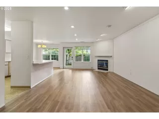 Photo #4: 735710793 Listing