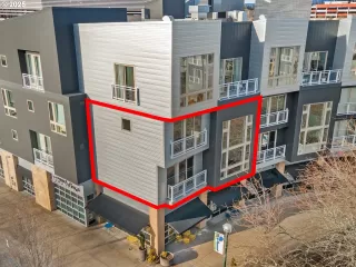 Photo #1: 736592275 Listing