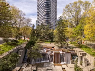 Photo #3: 737037330 Listing 