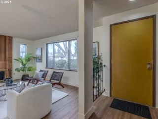 Photo #2: 737101229 Listing 