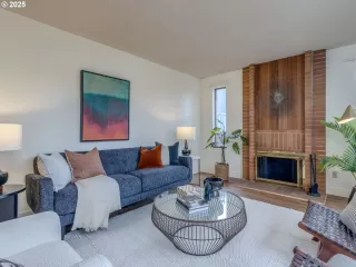 Photo #4: 737101229 Listing 