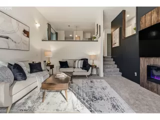 Photo #1: 737162557 Listing