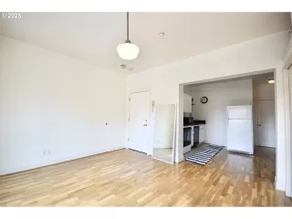 Photo #2: 737609438 Listing