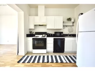 Photo #4: 737609438 Listing