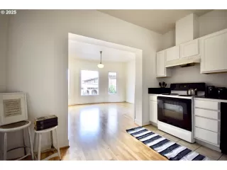 Photo #5: 737609438 Listing