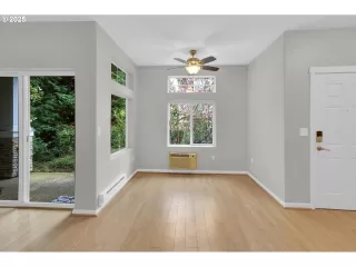 Photo #3: 737709287 Listing 